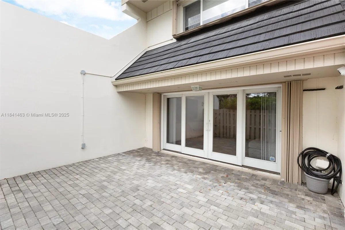 8225 SW 81st Ct, Miami FL 33143