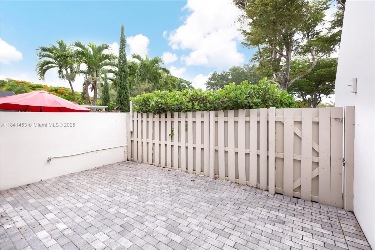 8225 SW 81st Ct, Miami FL 33143