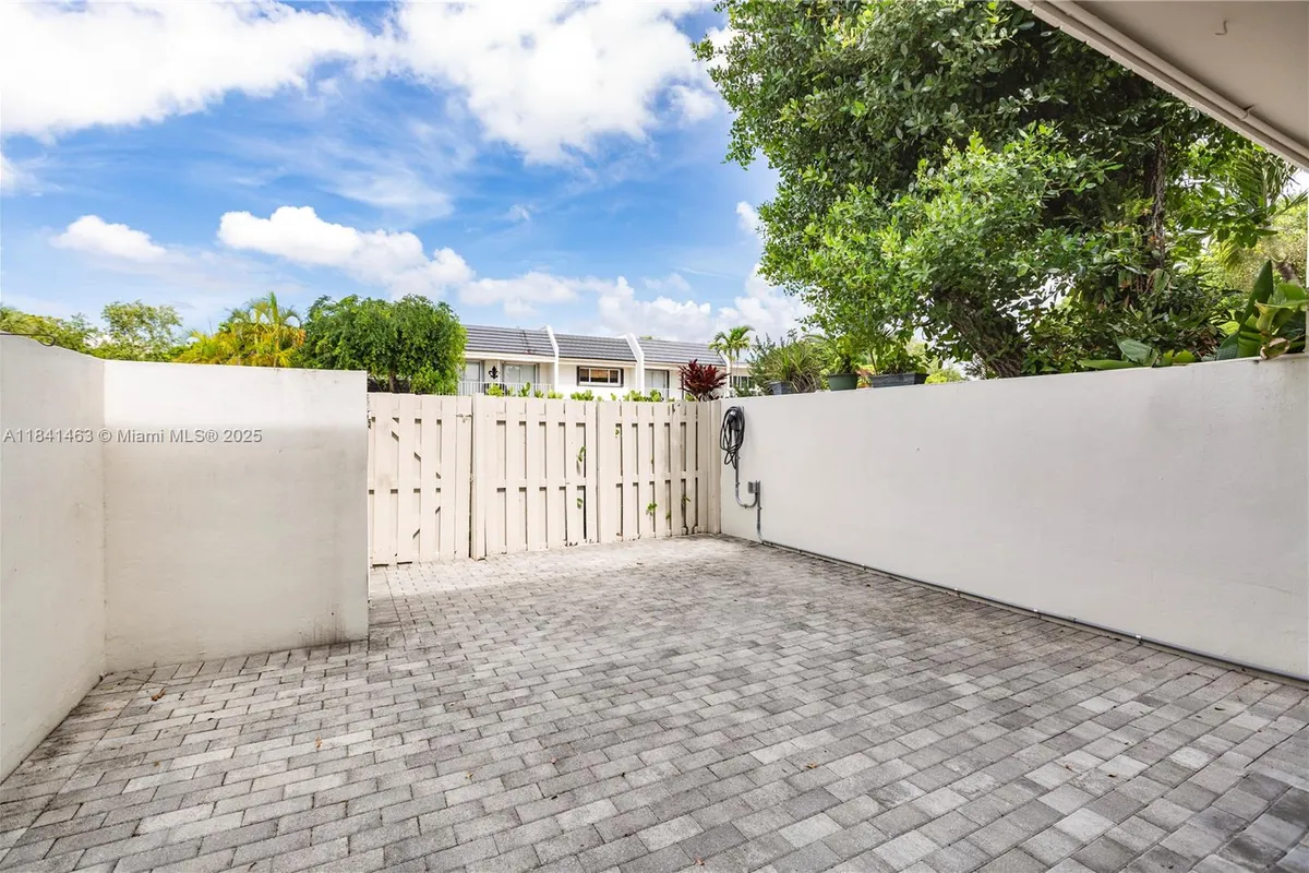 8225 SW 81st Ct, Miami FL 33143