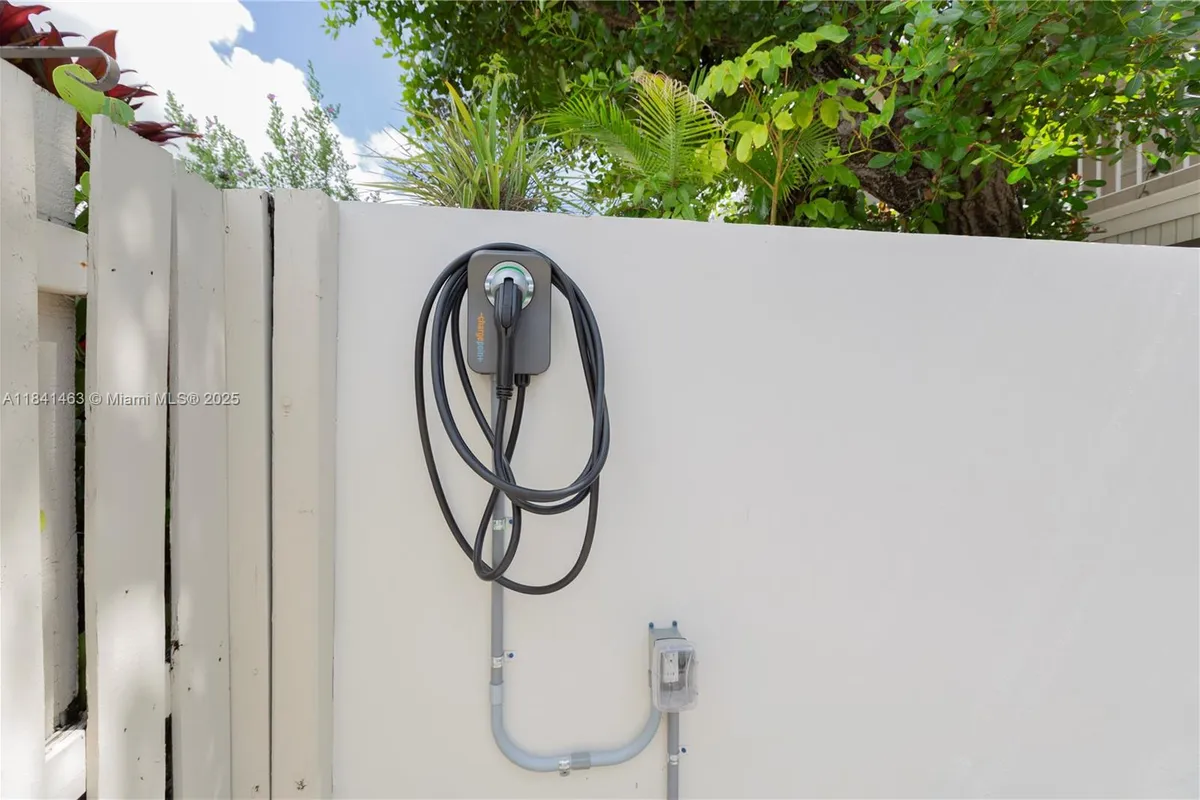 8225 SW 81st Ct, Miami FL 33143