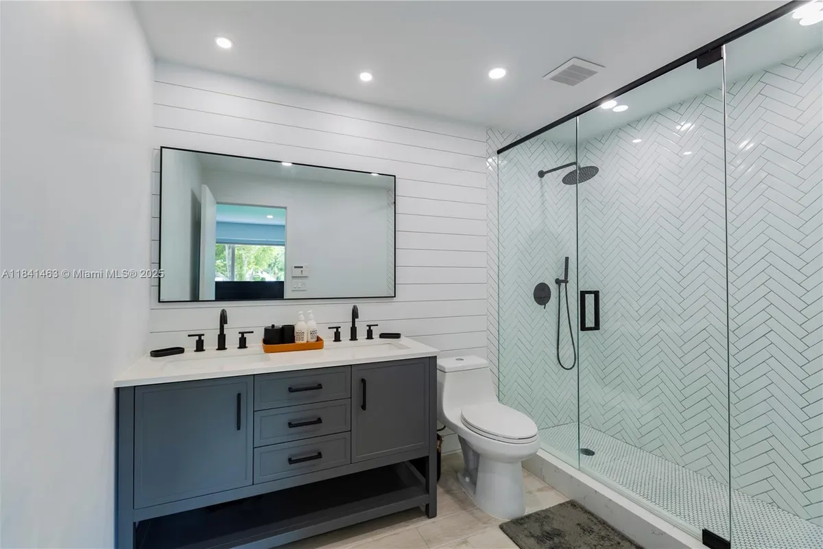 8225 SW 81st Ct, Miami FL 33143