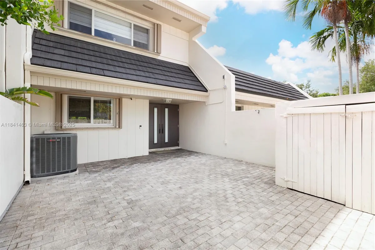 8225 SW 81st Ct, Miami FL 33143