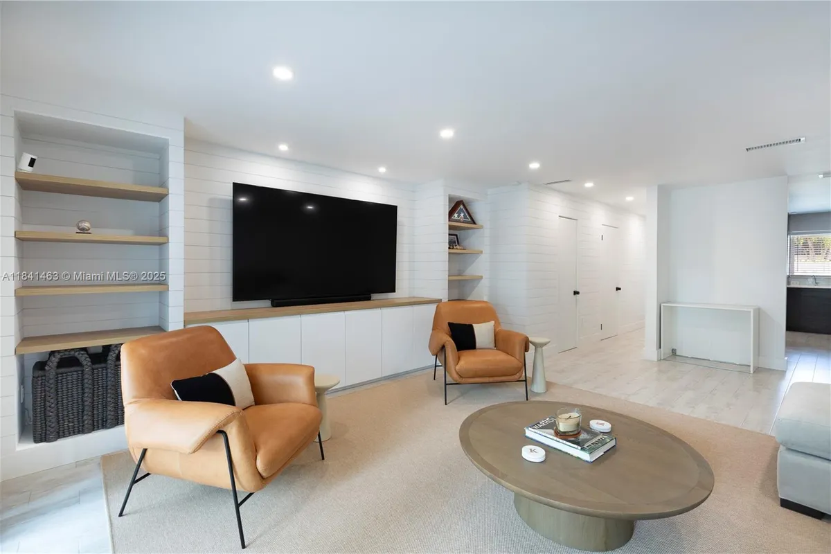 8225 SW 81st Ct, Miami FL 33143