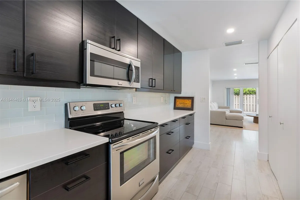 8225 SW 81st Ct, Miami FL 33143