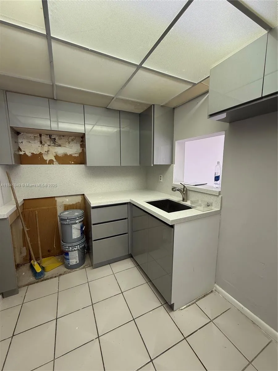 6820 W Flagler St # 407, Miami FL 33144