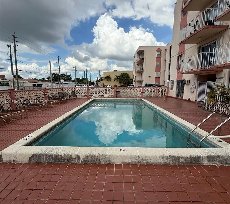 6820 W Flagler St # 407, Miami FL 33144