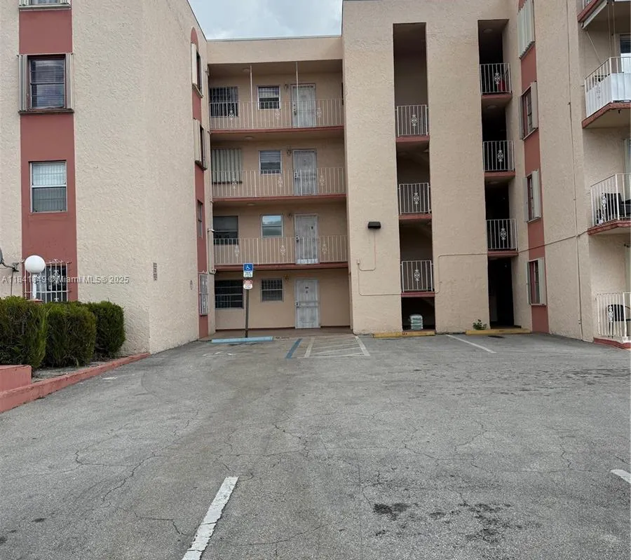 6820 W Flagler St # 407, Miami FL 33144