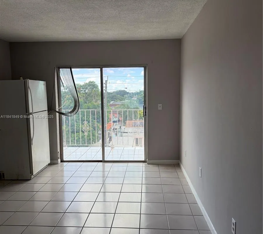 6820 W Flagler St # 407, Miami FL 33144