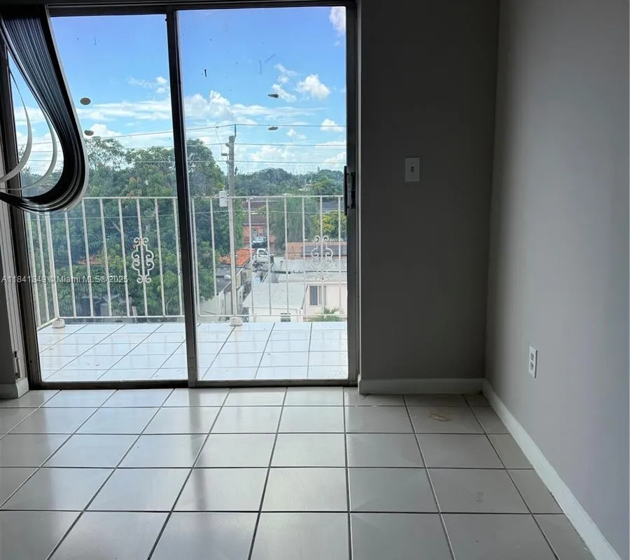 6820 W Flagler St # 407, Miami FL 33144