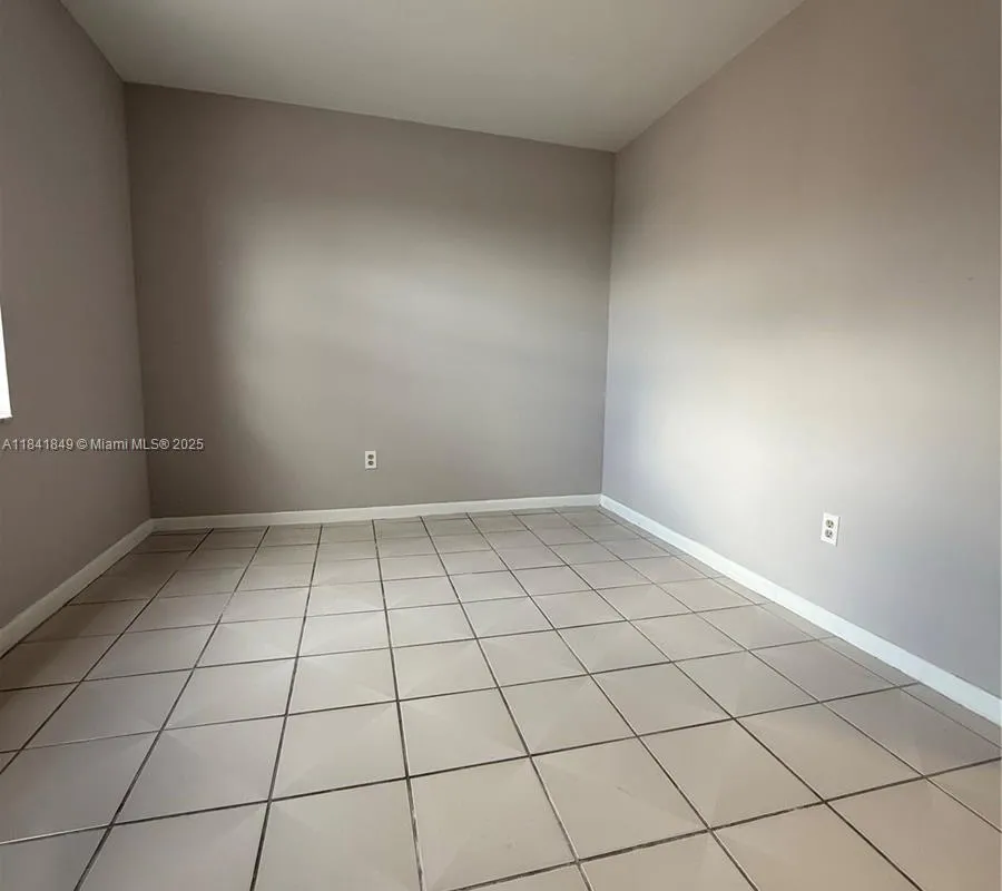 6820 W Flagler St # 407, Miami FL 33144