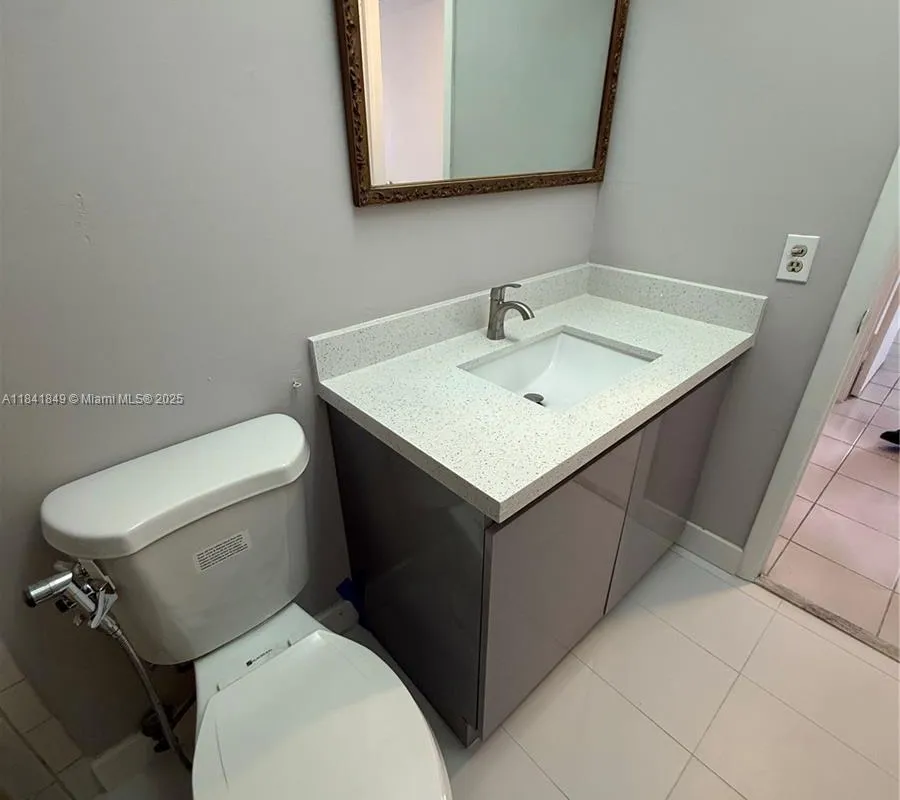 6820 W Flagler St # 407, Miami FL 33144