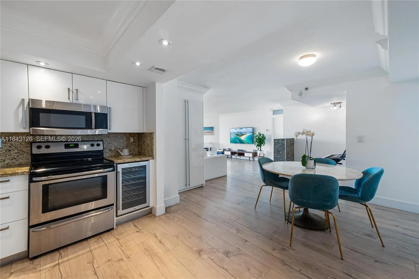 2000 Towerside Ter # 9, Miami FL 33138