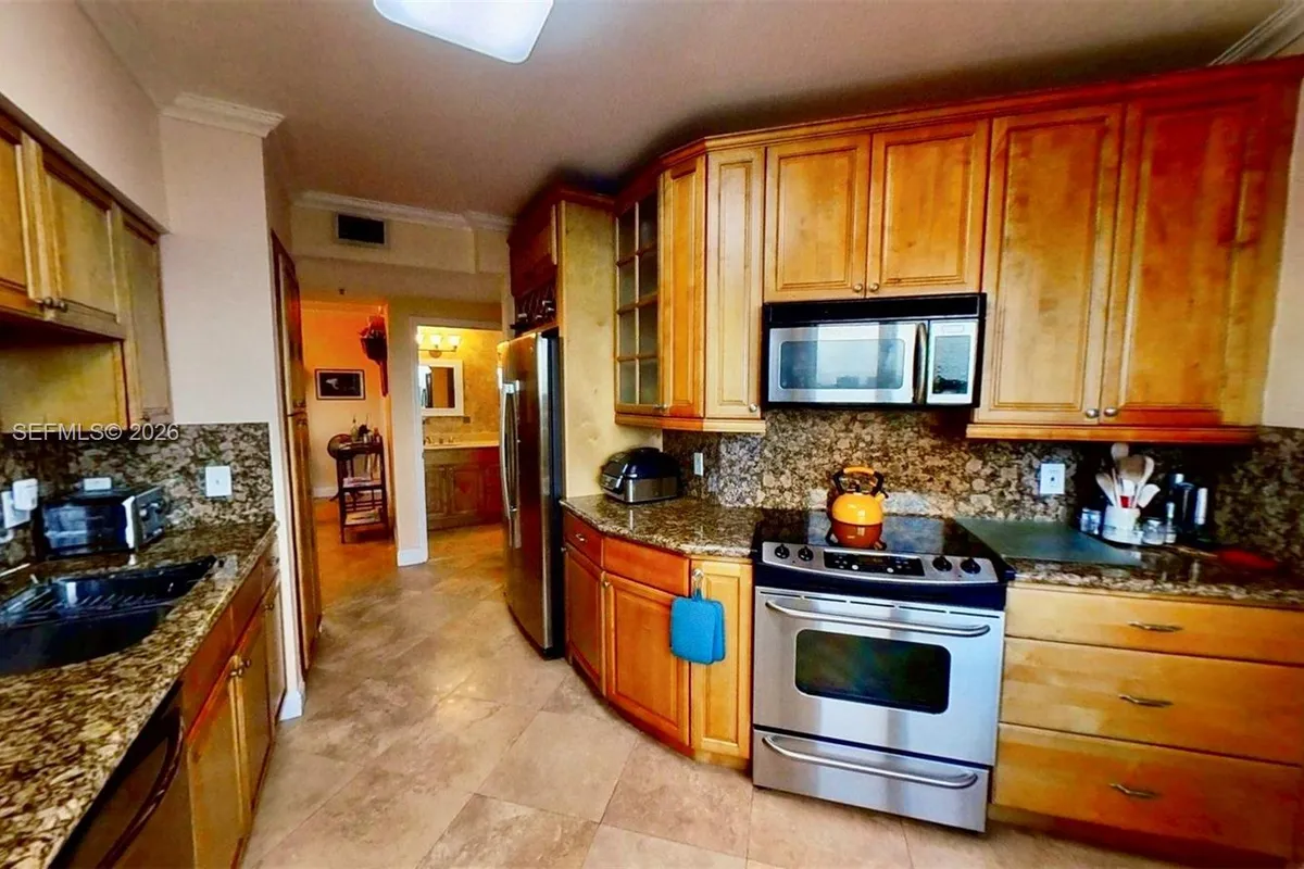 2425 SW 27th Ave # 701, Miami FL 33145