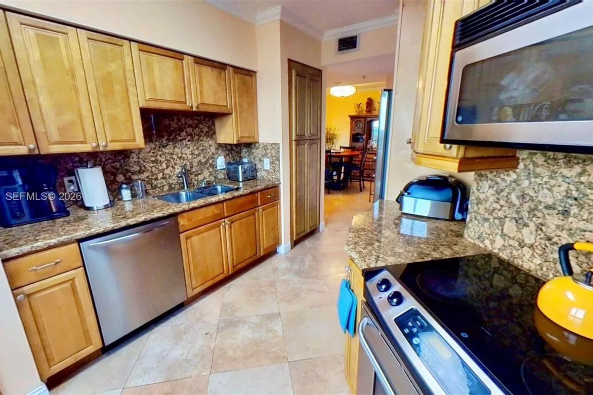 2425 SW 27th Ave # 701, Miami FL 33145