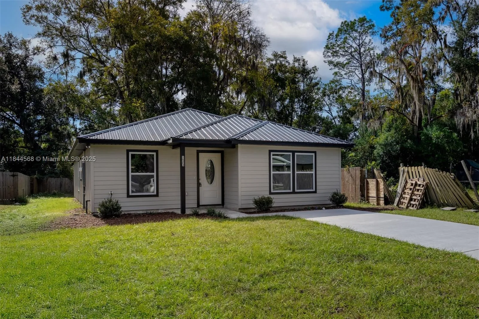 4 bedroom 2 bath for sale at 1523 NE 1st Avenue, Gainesville FL 32641