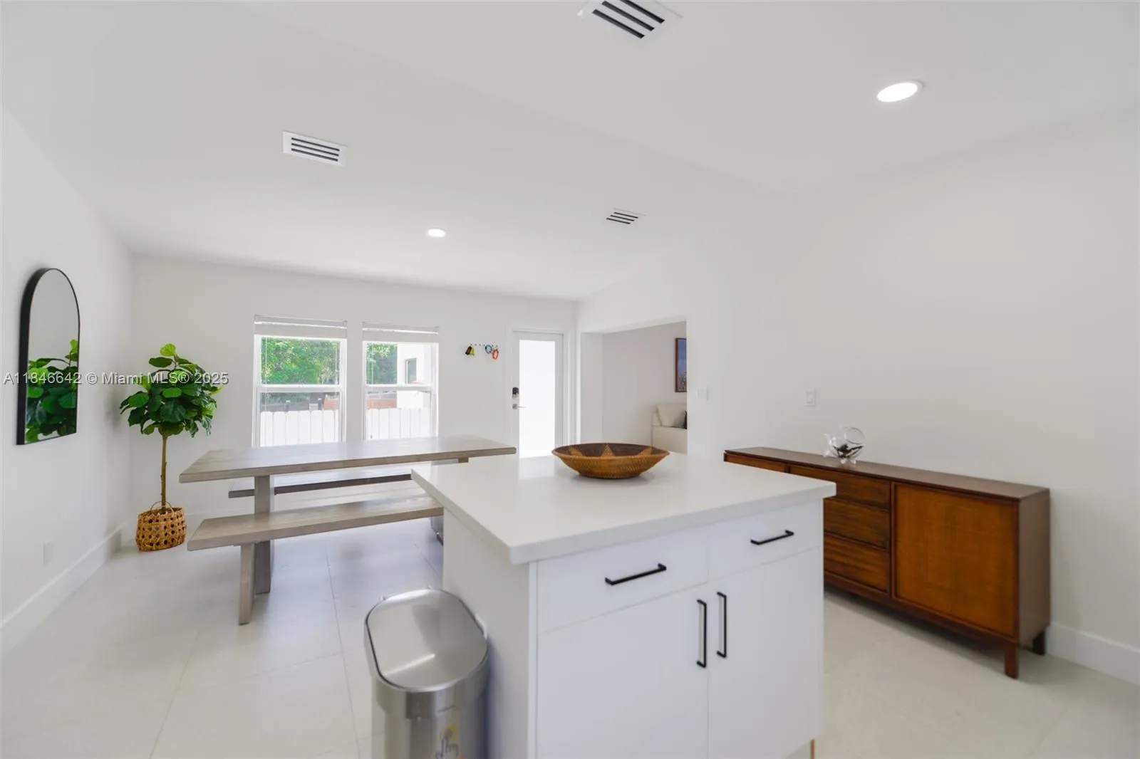 11 Mockingbird Rd, Key Largo FL 33037