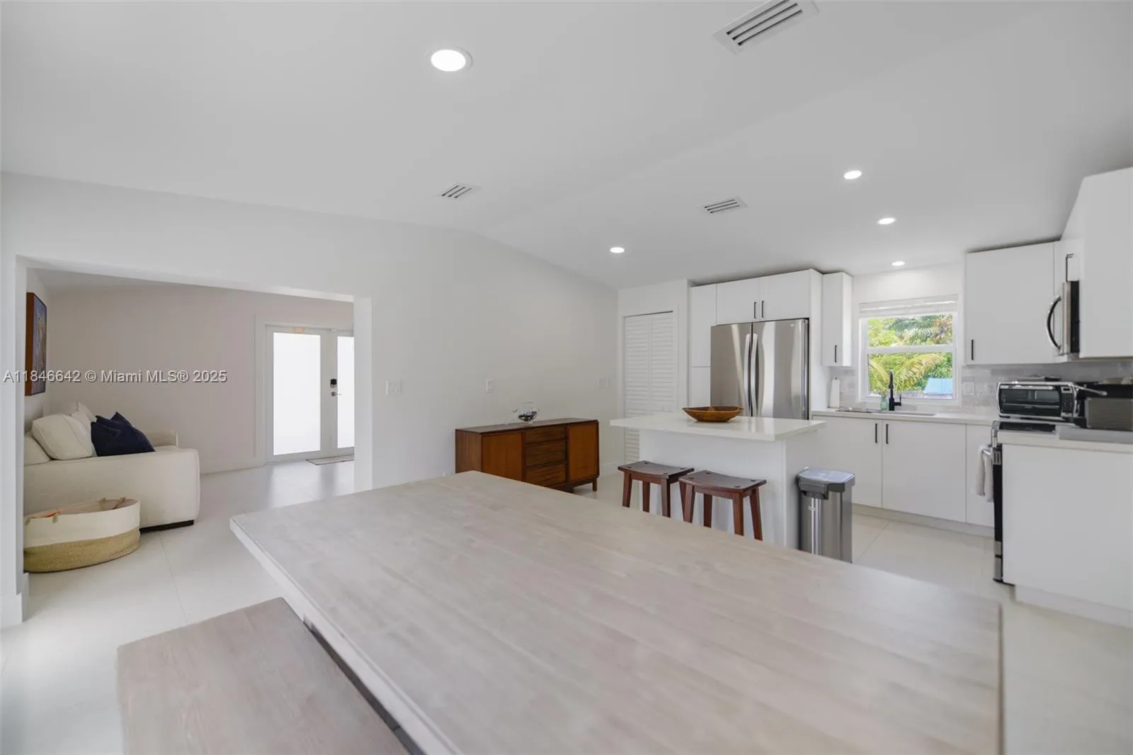 11 Mockingbird Rd, Key Largo FL 33037