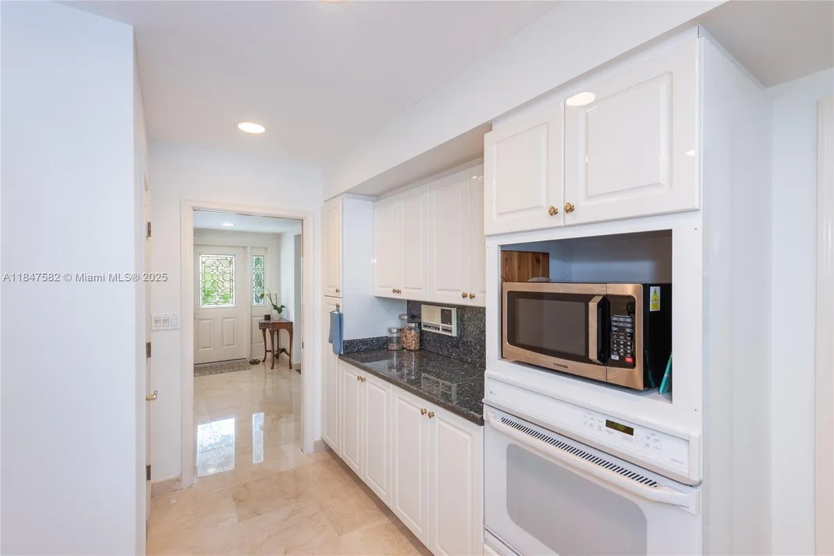 13020 SW 70th Ave, Pinecrest FL 33156