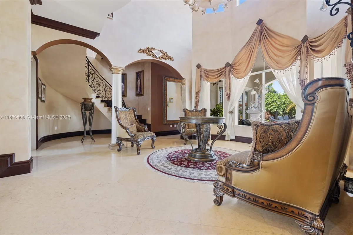 9861 NW 135th St, Hialeah Gardens FL 33018