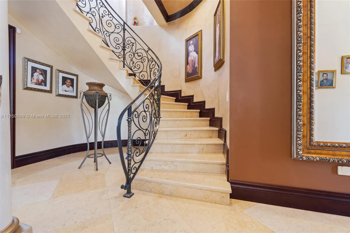 9861 NW 135th St, Hialeah Gardens FL 33018