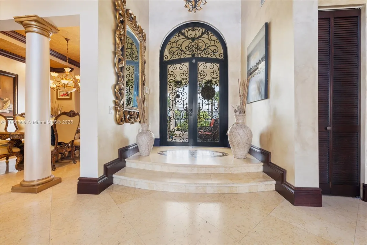 9861 NW 135th St, Hialeah Gardens FL 33018