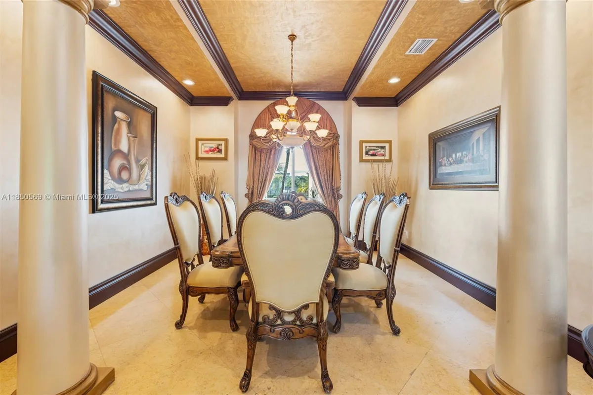 9861 NW 135th St, Hialeah Gardens FL 33018