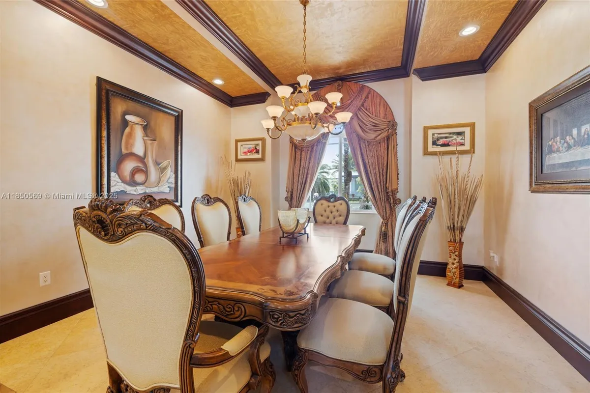 9861 NW 135th St, Hialeah Gardens FL 33018