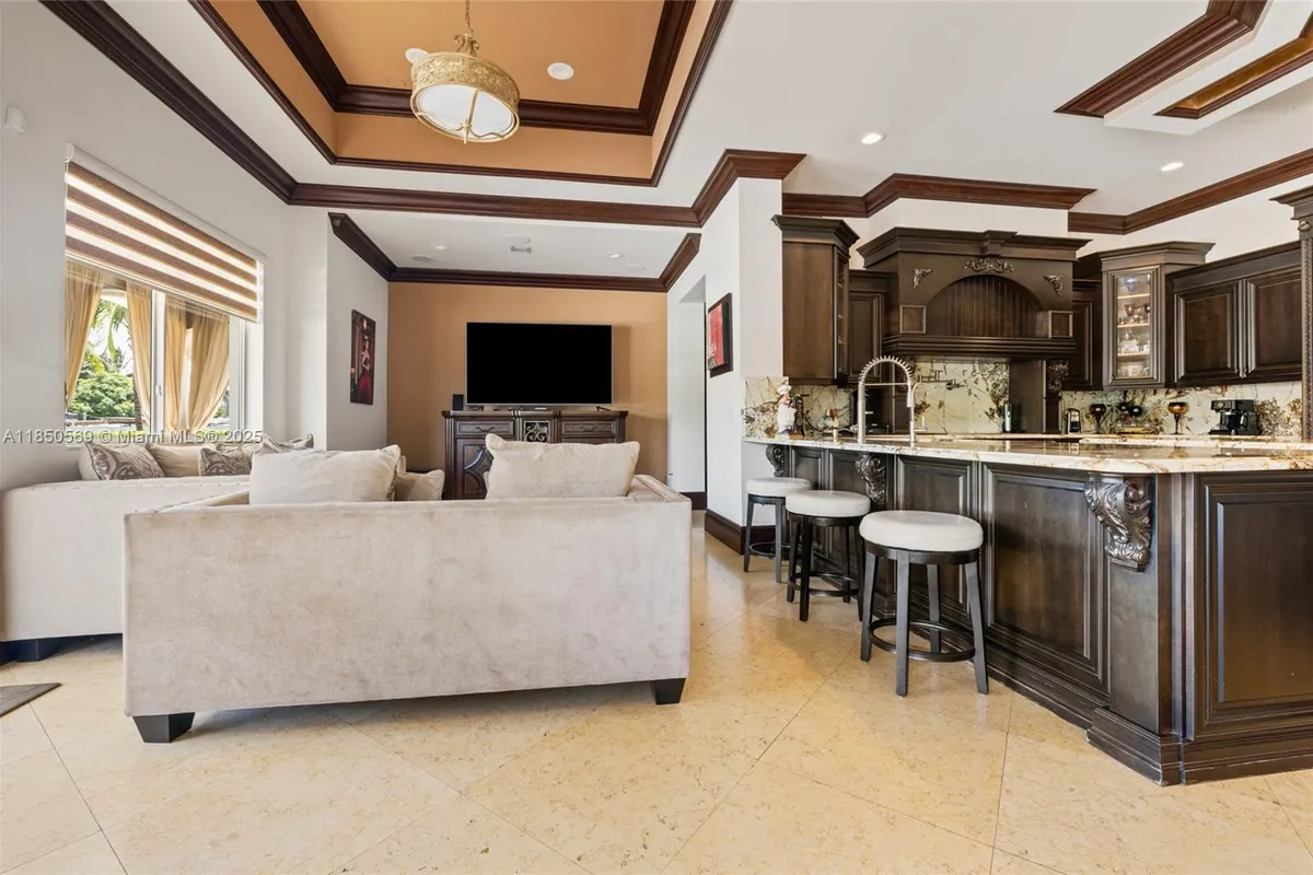 9861 NW 135th St, Hialeah Gardens FL 33018