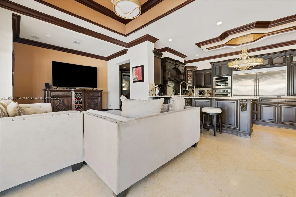 9861 NW 135th St, Hialeah Gardens FL 33018