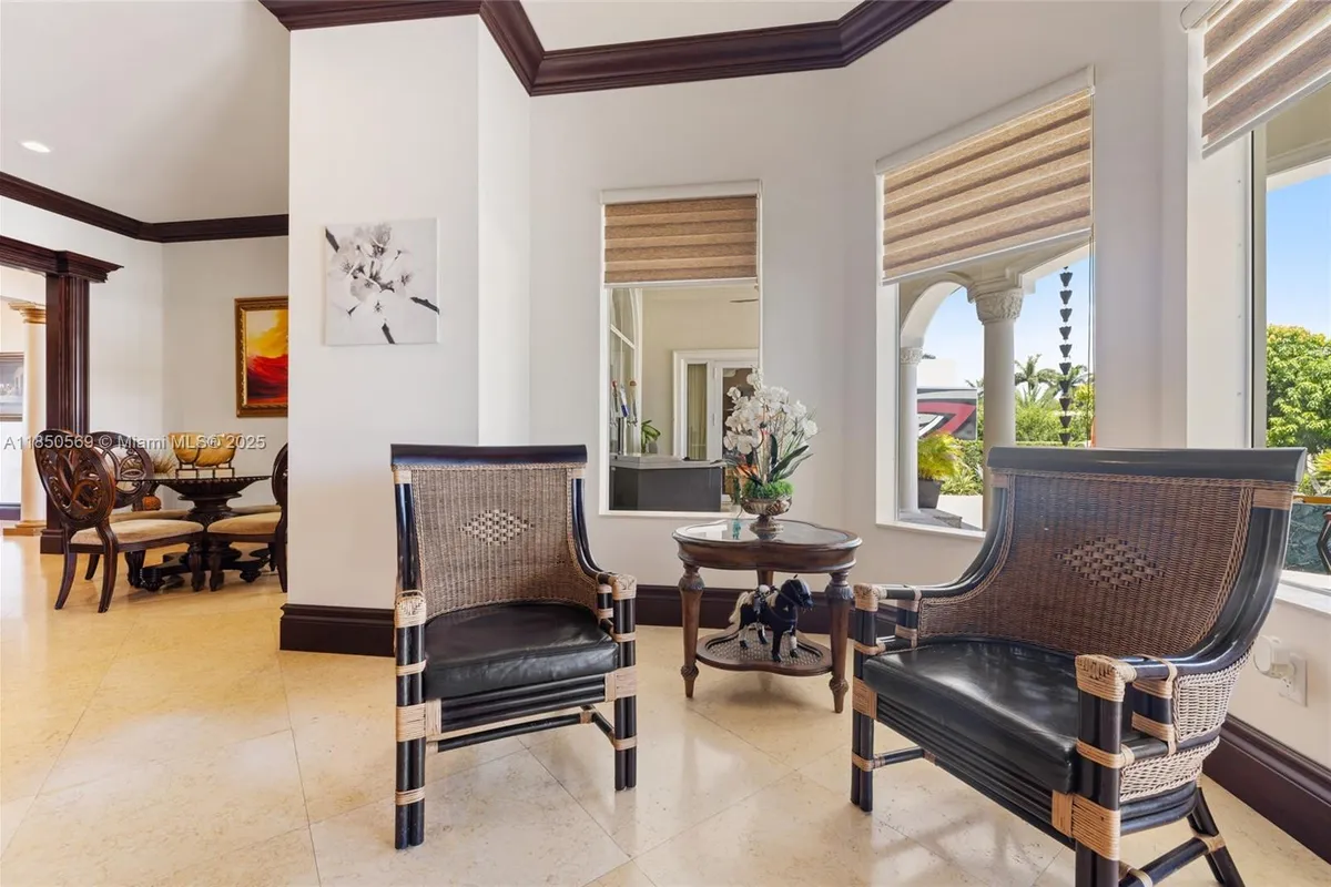 9861 NW 135th St, Hialeah Gardens FL 33018