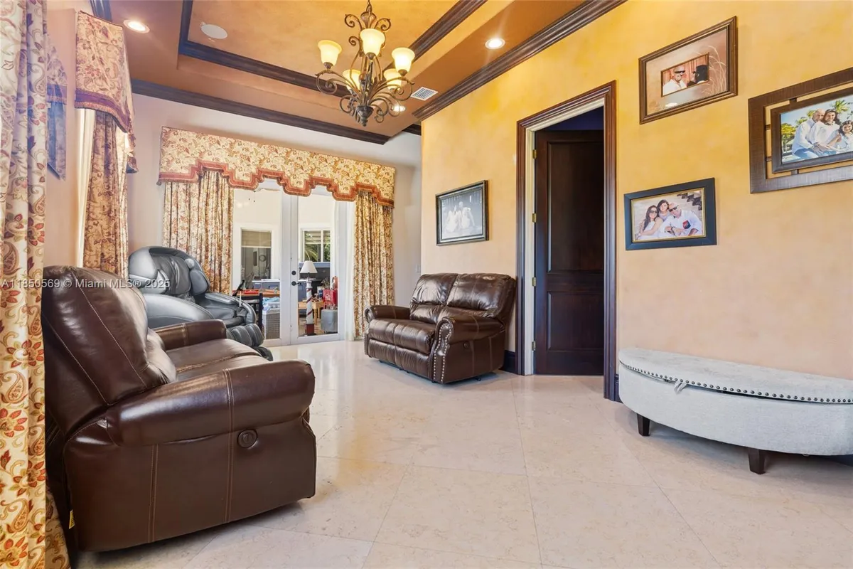 9861 NW 135th St, Hialeah Gardens FL 33018