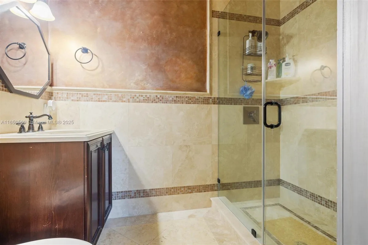 9861 NW 135th St, Hialeah Gardens FL 33018