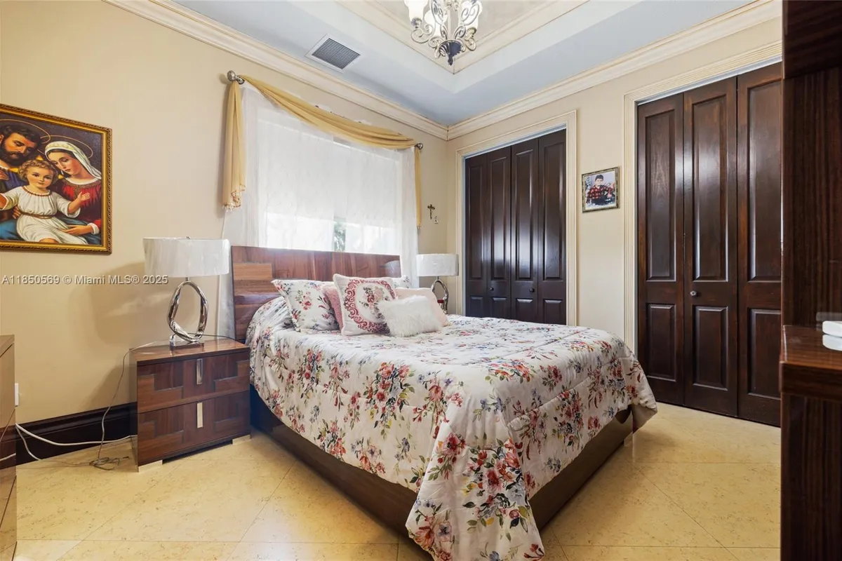 9861 NW 135th St, Hialeah Gardens FL 33018