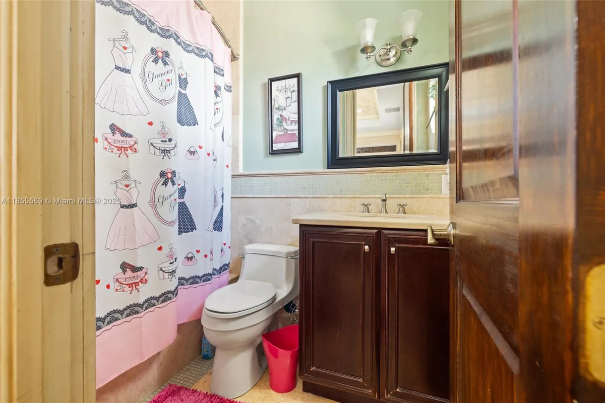 9861 NW 135th St, Hialeah Gardens FL 33018