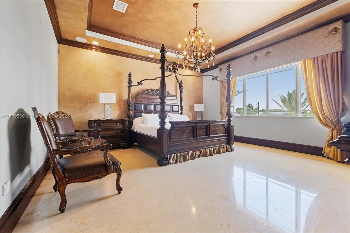 9861 NW 135th St, Hialeah Gardens FL 33018