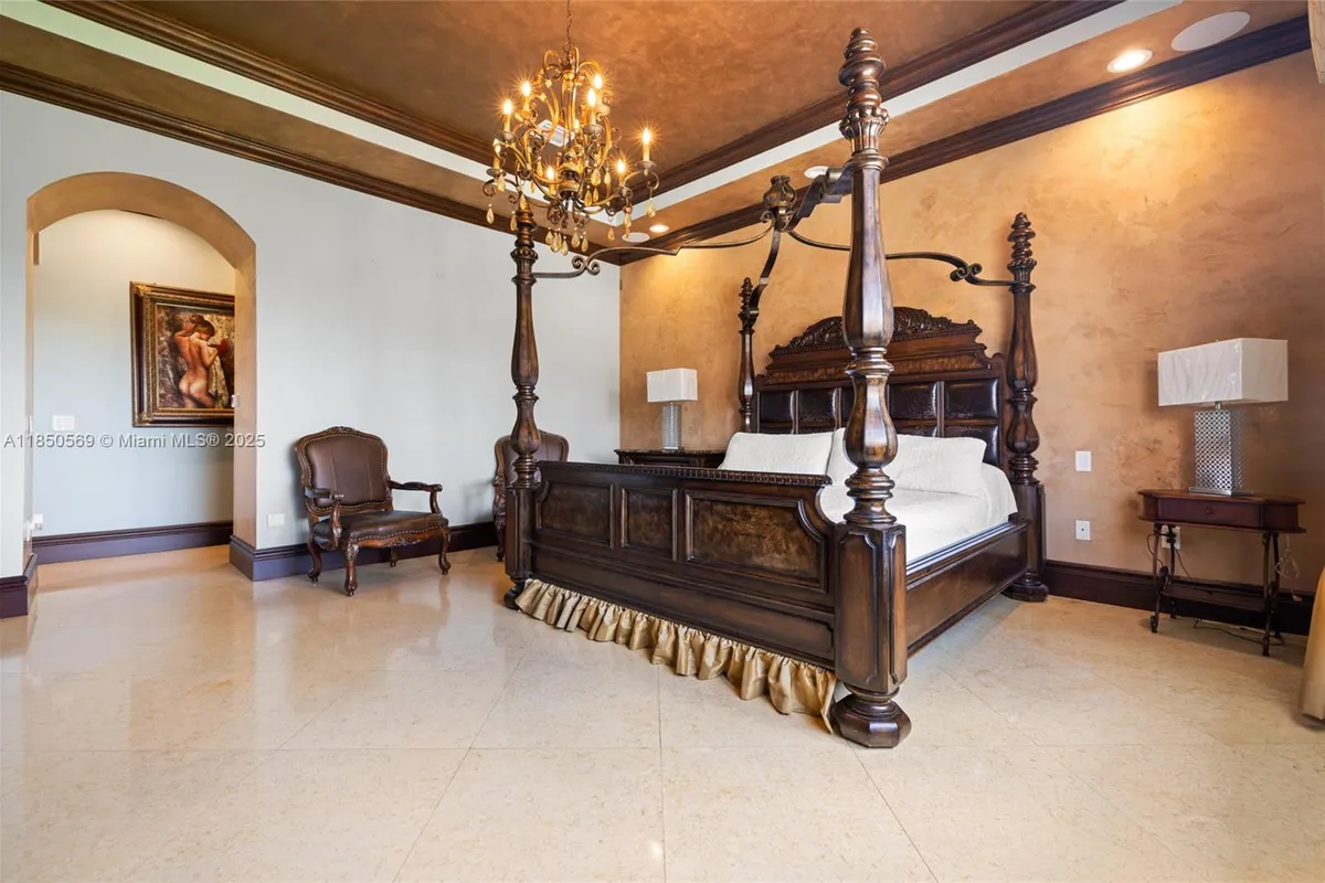 9861 NW 135th St, Hialeah Gardens FL 33018