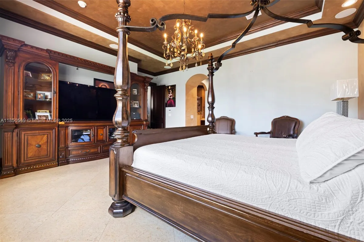 9861 NW 135th St, Hialeah Gardens FL 33018