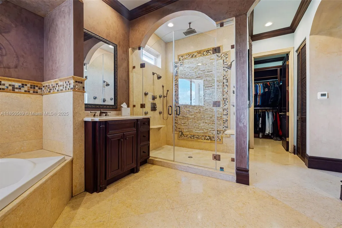 9861 NW 135th St, Hialeah Gardens FL 33018