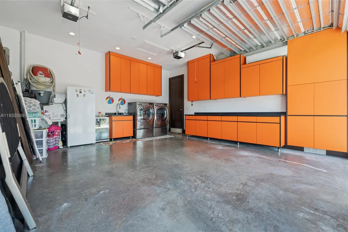 9861 NW 135th St, Hialeah Gardens FL 33018