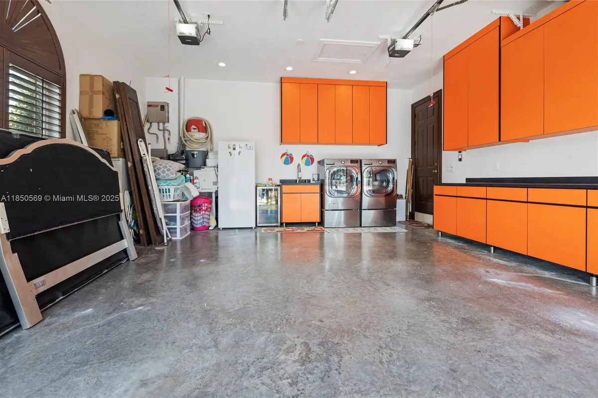 9861 NW 135th St, Hialeah Gardens FL 33018