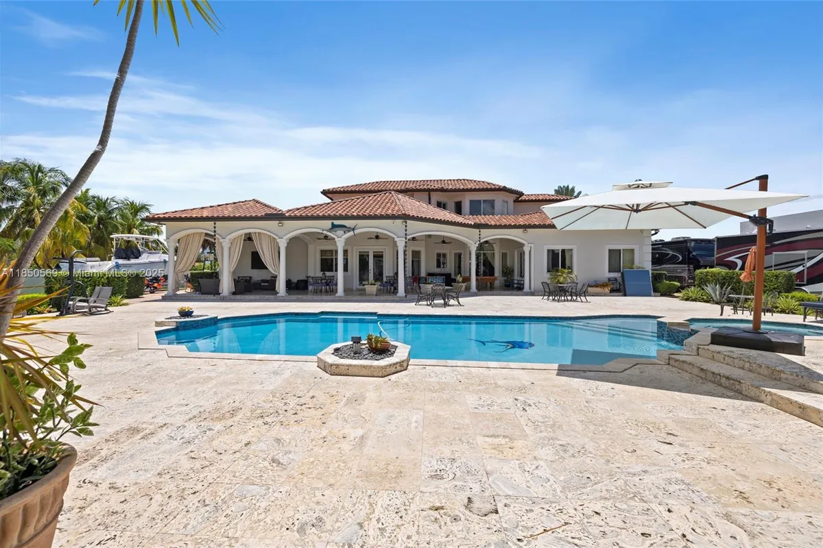 9861 NW 135th St, Hialeah Gardens FL 33018