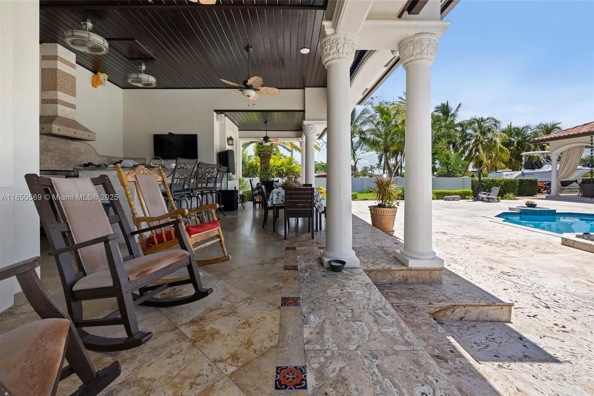 9861 NW 135th St, Hialeah Gardens FL 33018