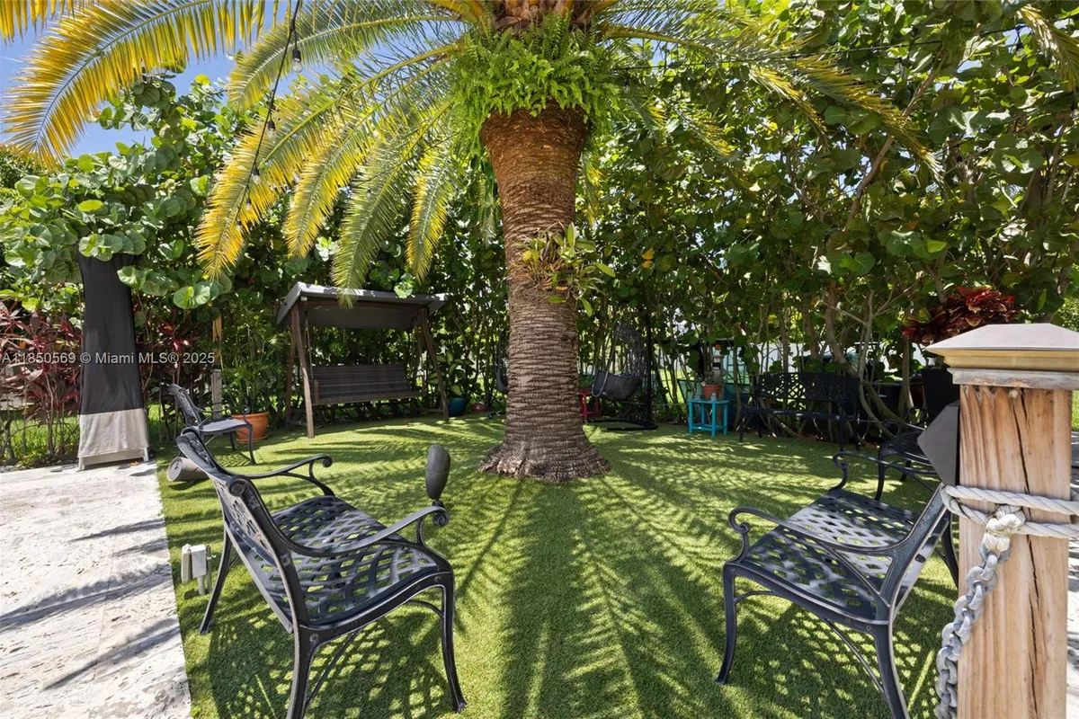 9861 NW 135th St, Hialeah Gardens FL 33018