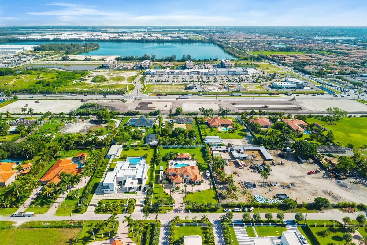 9861 NW 135th St, Hialeah Gardens FL 33018