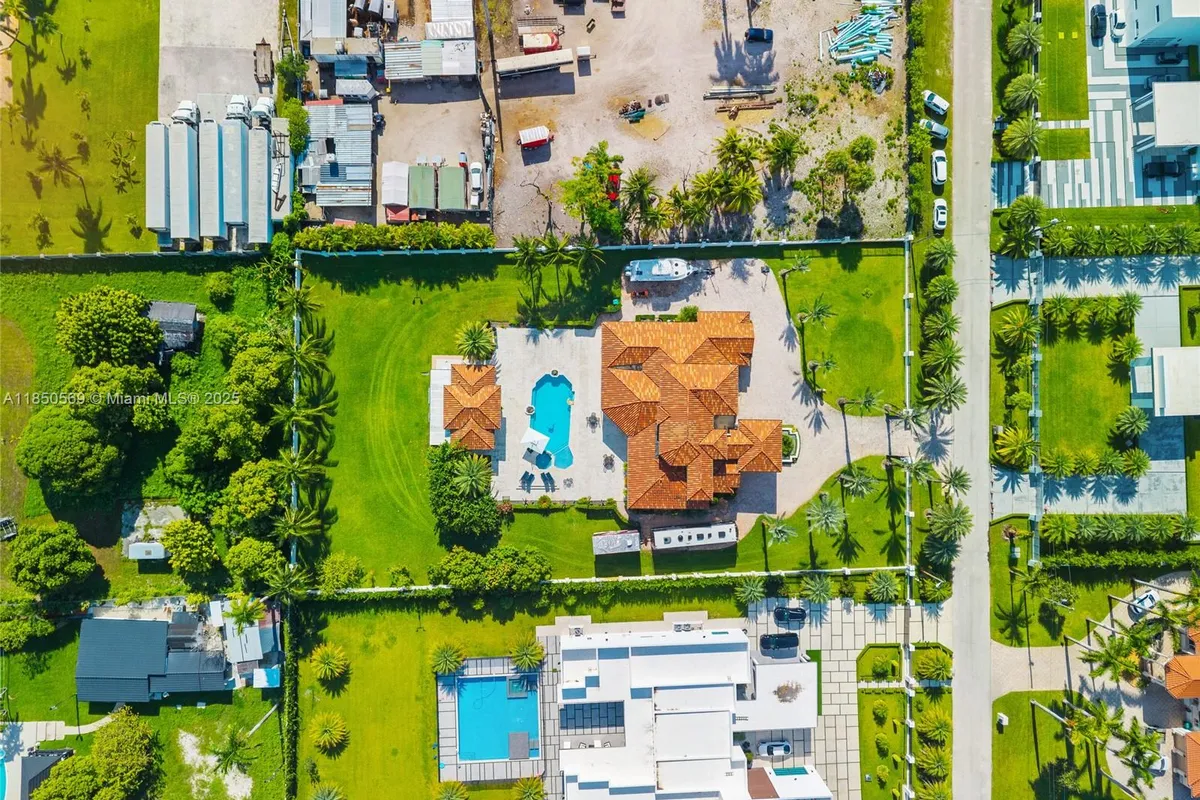 9861 NW 135th St, Hialeah Gardens FL 33018