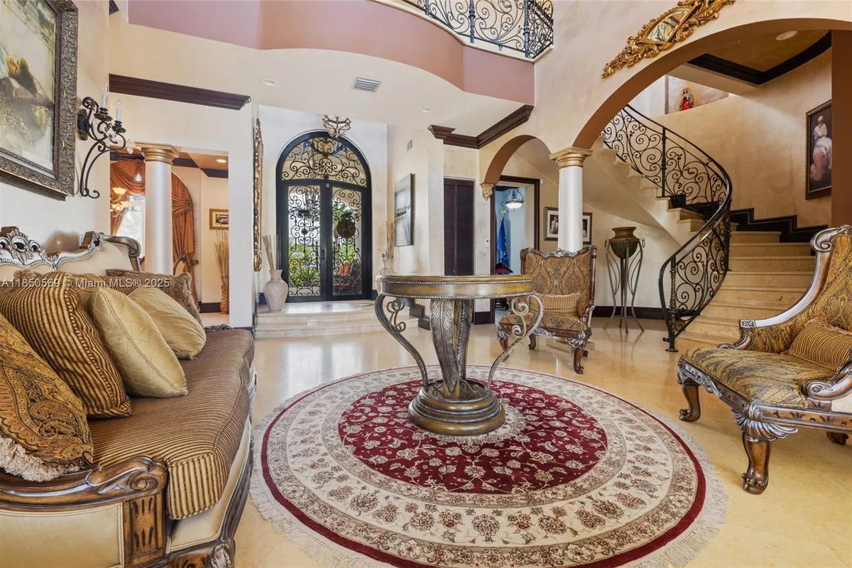 9861 NW 135th St, Hialeah Gardens FL 33018