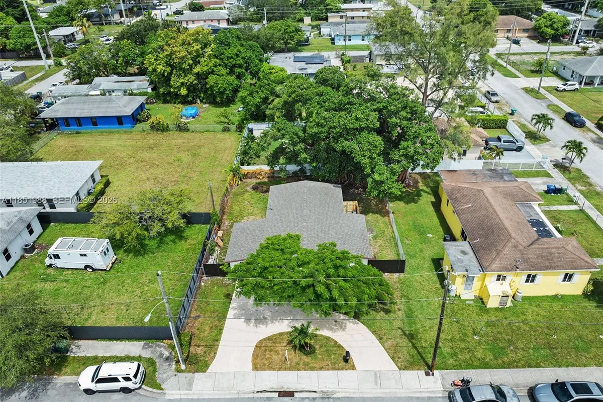 6965 NW 21st Ct, Miami FL 33147