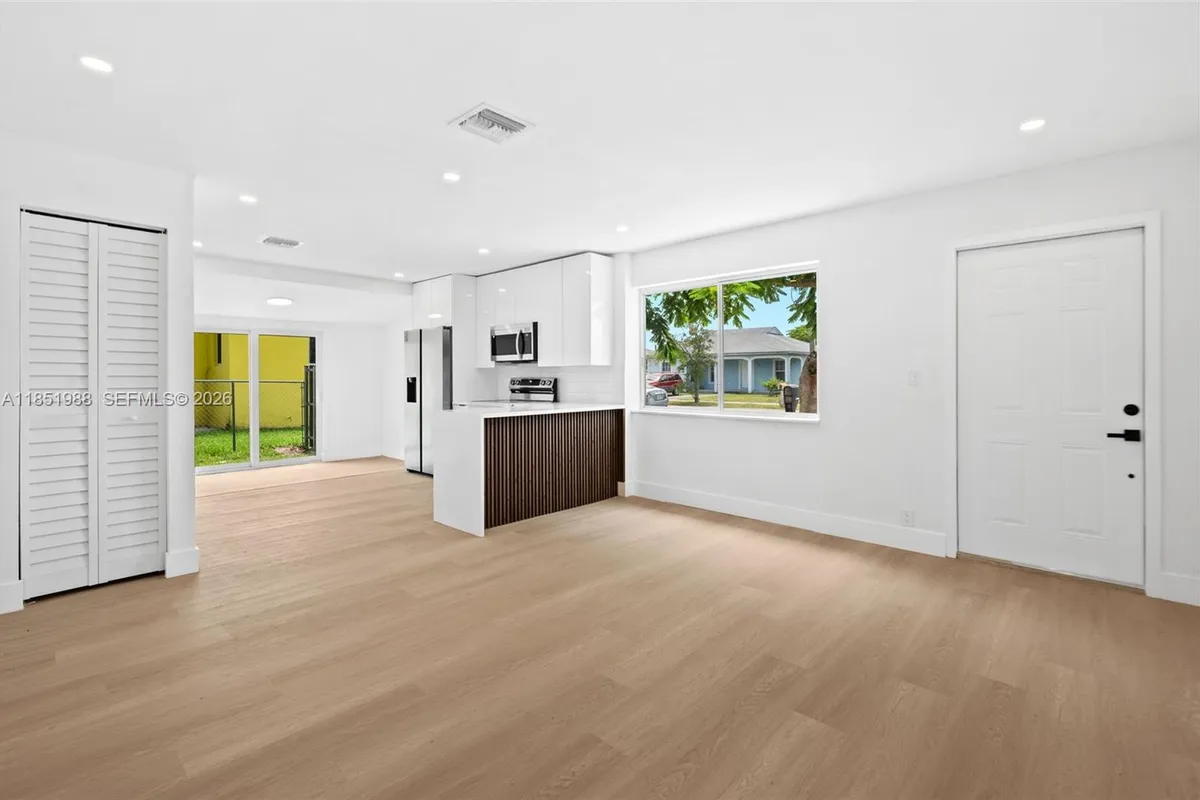 6965 NW 21st Ct, Miami FL 33147