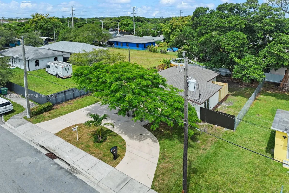 6965 NW 21st Ct, Miami FL 33147