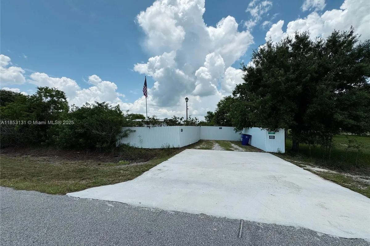 1321 BLUFF HAMMOCK RD, Lorida FL 33857